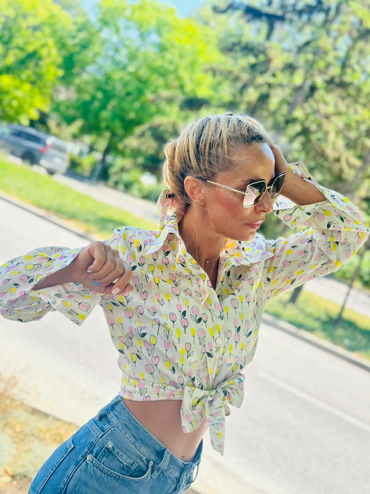 Tulip Twist Къса риза с флорален принт и връзка отпред