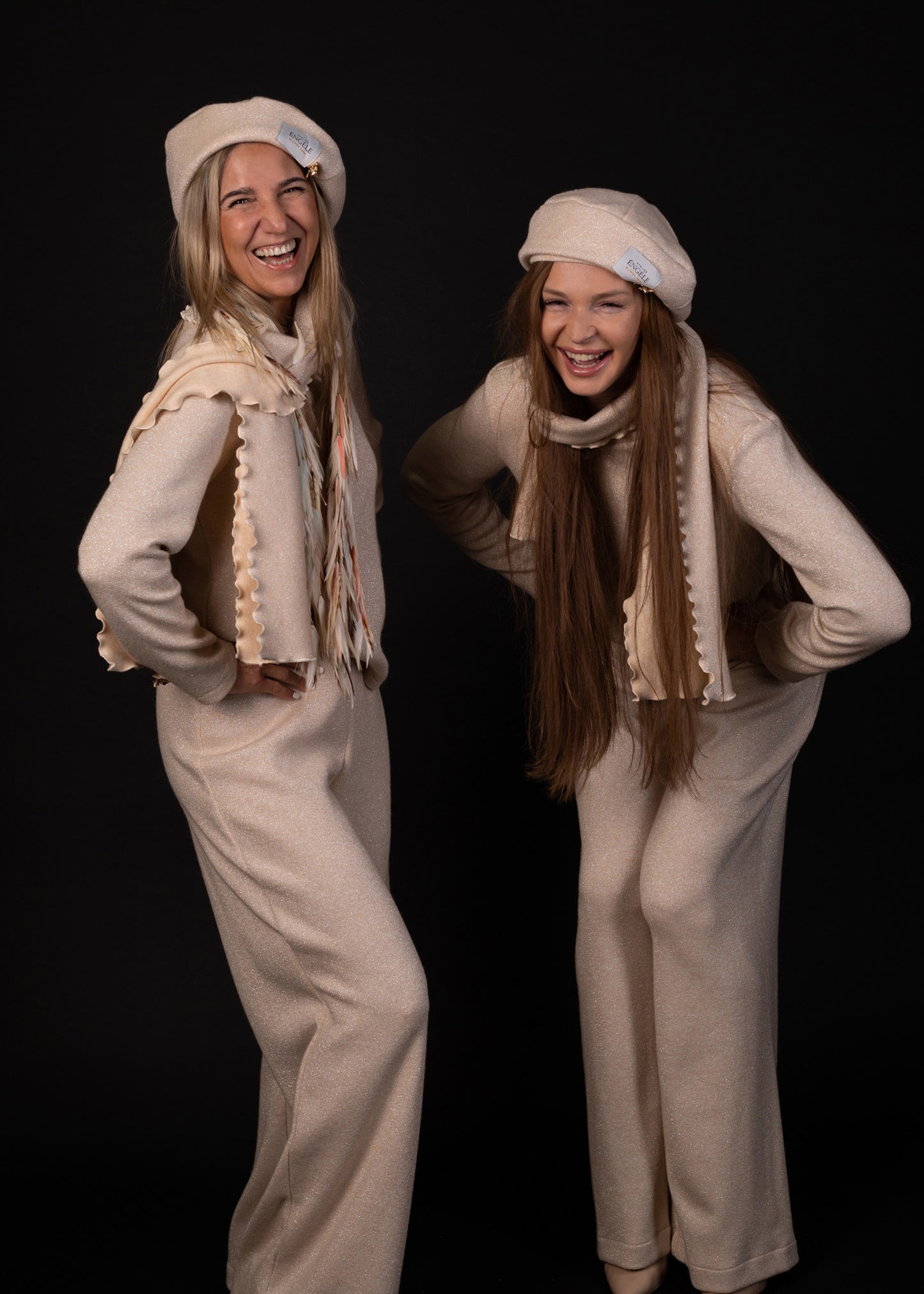 Golden Knit Charm – Knitted Scarf in Champagne Gold