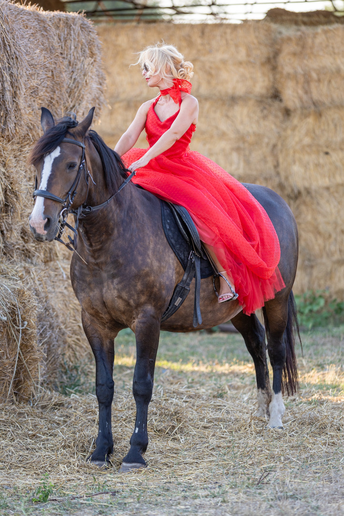 Rosso Passione Червена рокля от тюл без гръб
