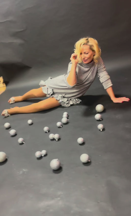 Moon Ruffle Рокля от сиво плетиво с волан